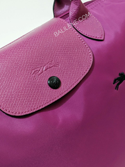 detail-logo-Longchamp-Le-Pliage-Club-Small-Shoulder-Bag-Fuchsia
