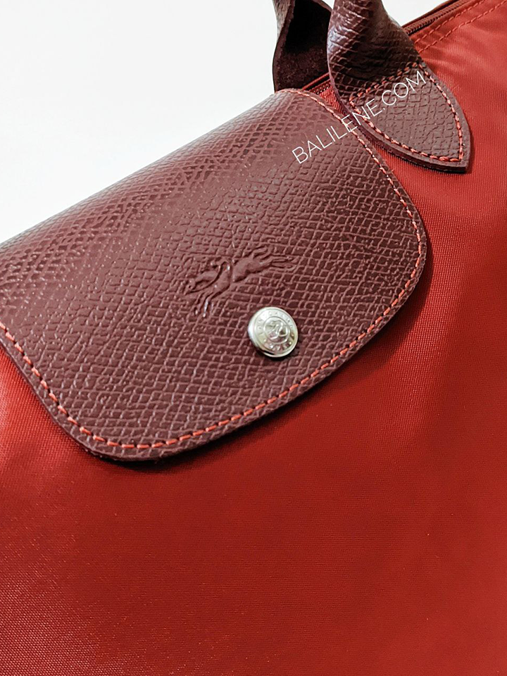 detail-logo-Longchamp-Le-Pliage-Green-Small-Shoulder-Bag-Rouge