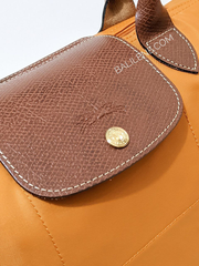 detail-logo-Longchamp-Le-Pliage-Original-Shoulder-Bag-Saffron