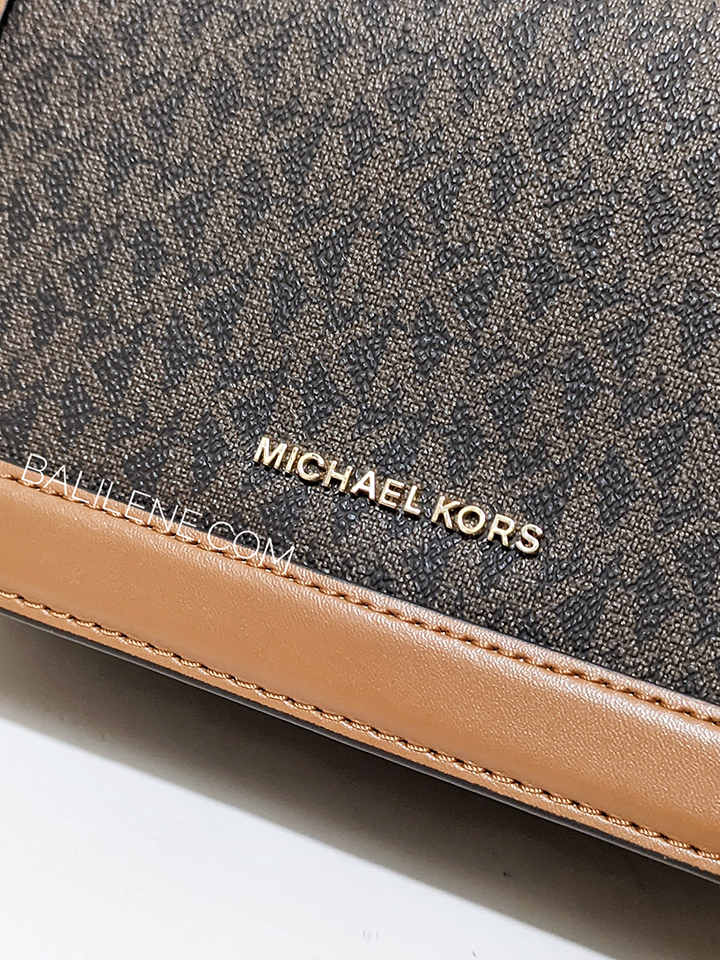 detail-logo-Michael-Kors-32S2GJ6C7B-Jet-Set-Large-Logo-Crossbody-Bag-Brown-Acorn