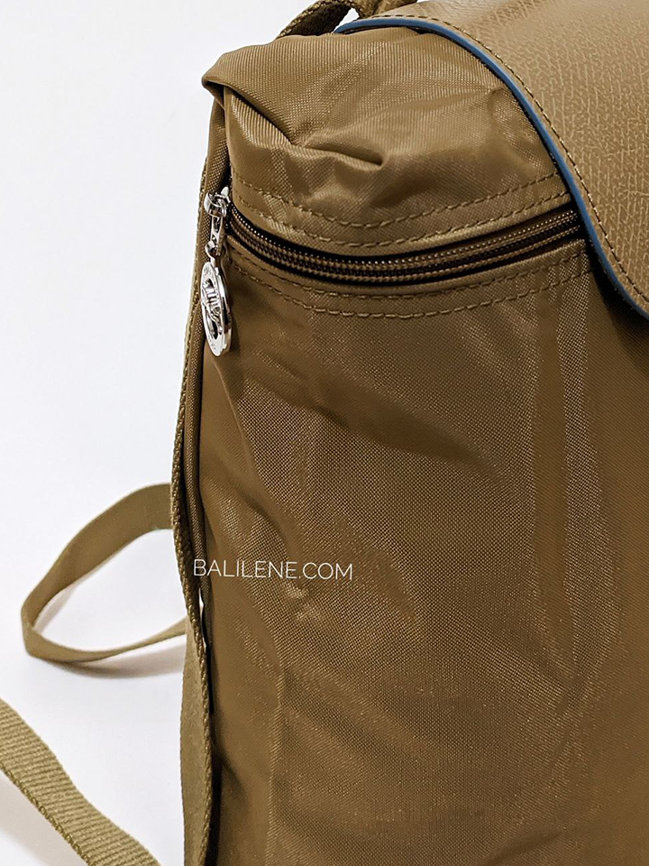 detail-samping-Longchamp-Le-Pliage-Club-Backpack-Bag-Khaki
