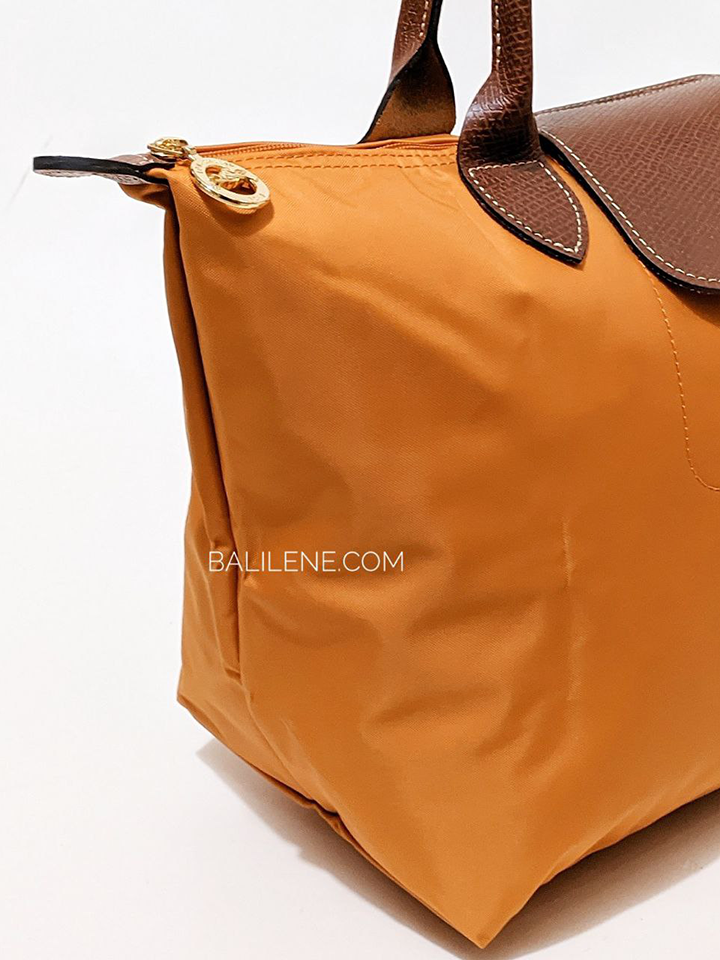 detail-samping-Longchamp-Le-Pliage-Original-Shoulder-Bag-Saffron