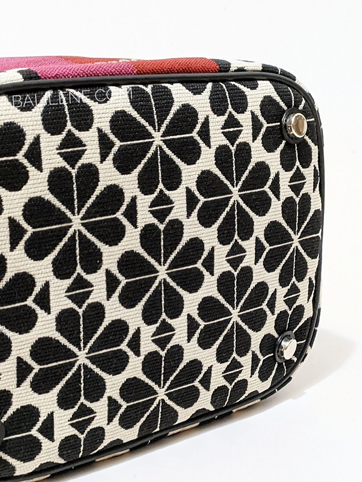 gambar-bawah-Kate-Spade-K4373-Flower-Jacquard-Stripe-Medium-Bucket-Bag-Cream-Multi