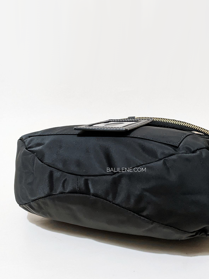 gambar-bawah-Marc-Jacobs-Preppy-Nylon-Natasha-Medium-Crossbody-Bag-Black