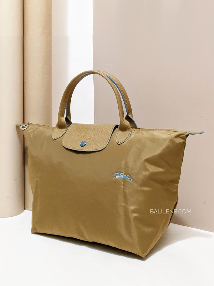 on-model-Longchamp-CLub-Medium-TopHandle-Khaki