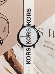 on-produk-Michael-Kors-MK2829-Charley-Three-Hand-White-Silicone-Watch