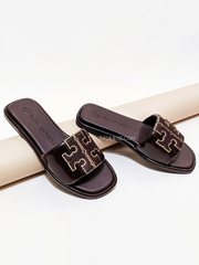on-produk-Tory-Burch-Double-T-Sport-Slide-Metallic-Calf-Leather-Plum