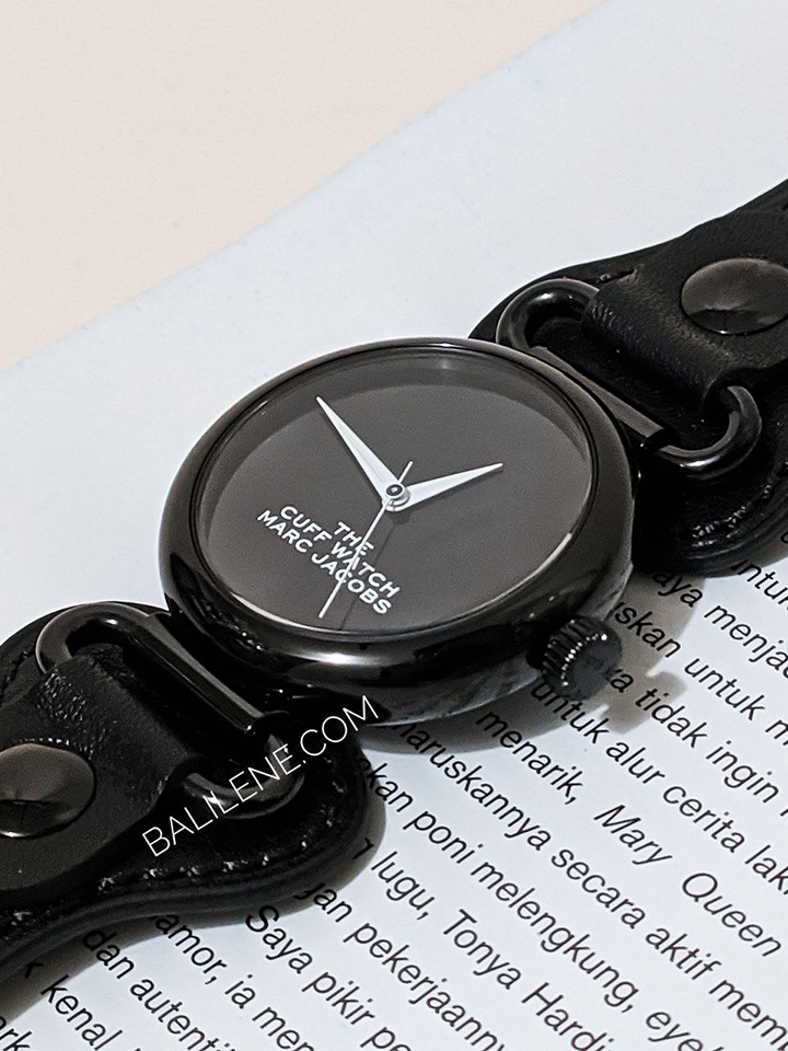 on-produk1-Marc-Jacobs-The-Cuff-Quartz-Leather-Strap-Watch-In-Black