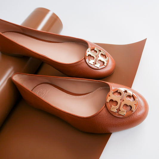 Tory Burch 43394 Claire Ballet Tumbled Leather Flats Royal Tan (Size 7,5)