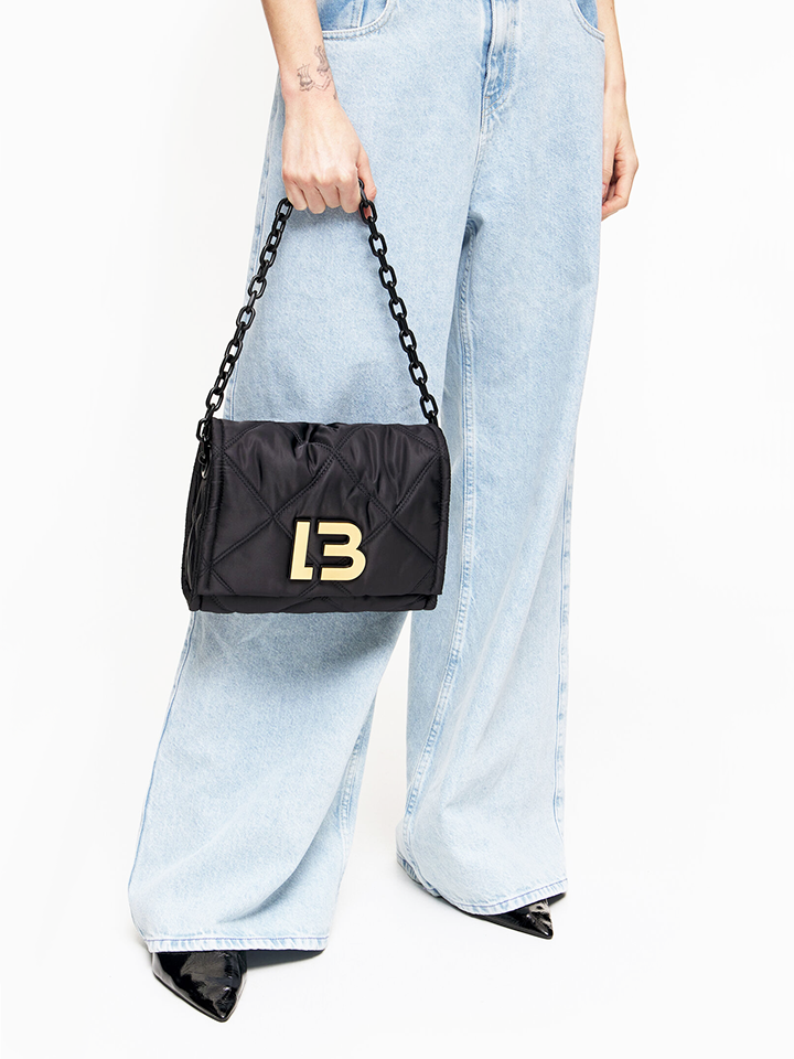 Bimba-Y-Lola-222BBIJ1J.T1000-Padded-Nylon-Crossbody-Bag-Black-Balilene-onmodel_