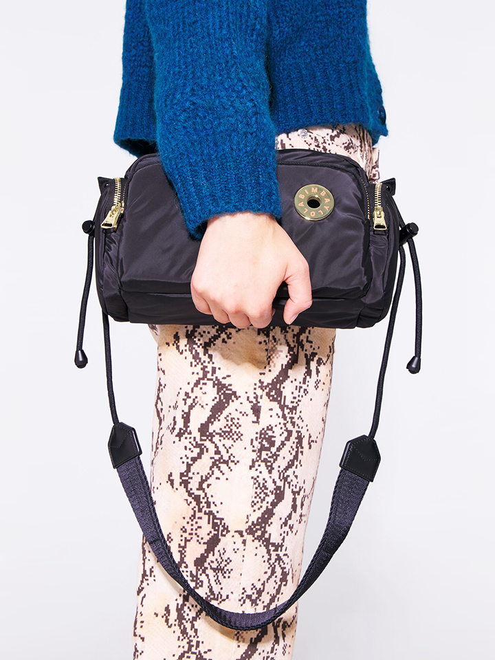 Bimba-Y-Lola-Medium-Black-Nylon-Crossbody-Bag-Balilene-onmodel
