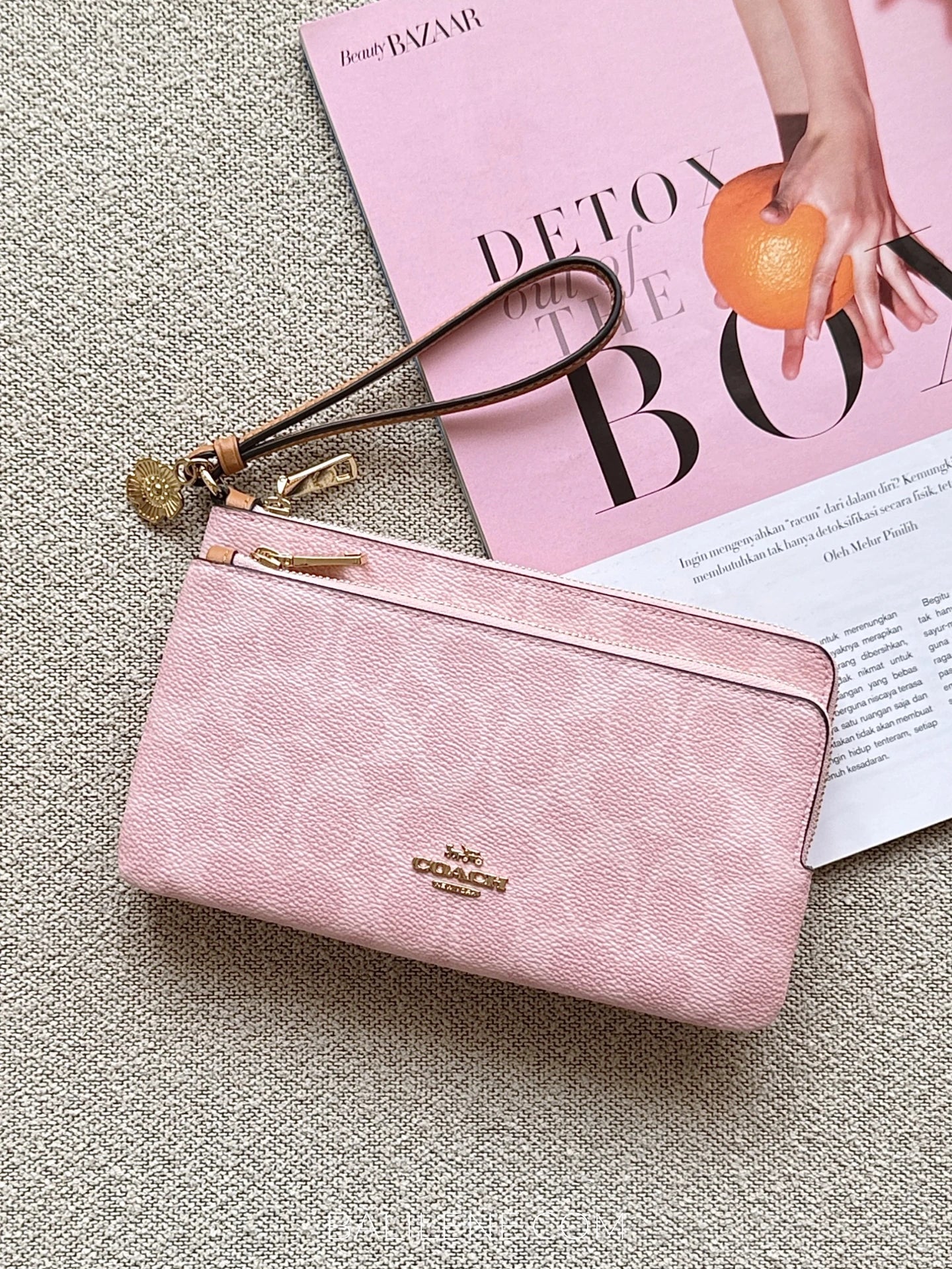 Coach-Double-Zip-Wallet-In-Signature-Canvas-With-Charms-Powder-Pink-balilene