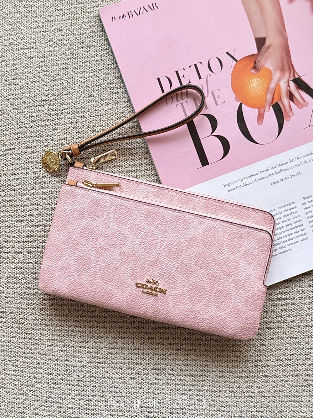 Coach-Double-Zip-Wallet-In-Signature-Canvas-With-Charms-Powder-Pink-balilene