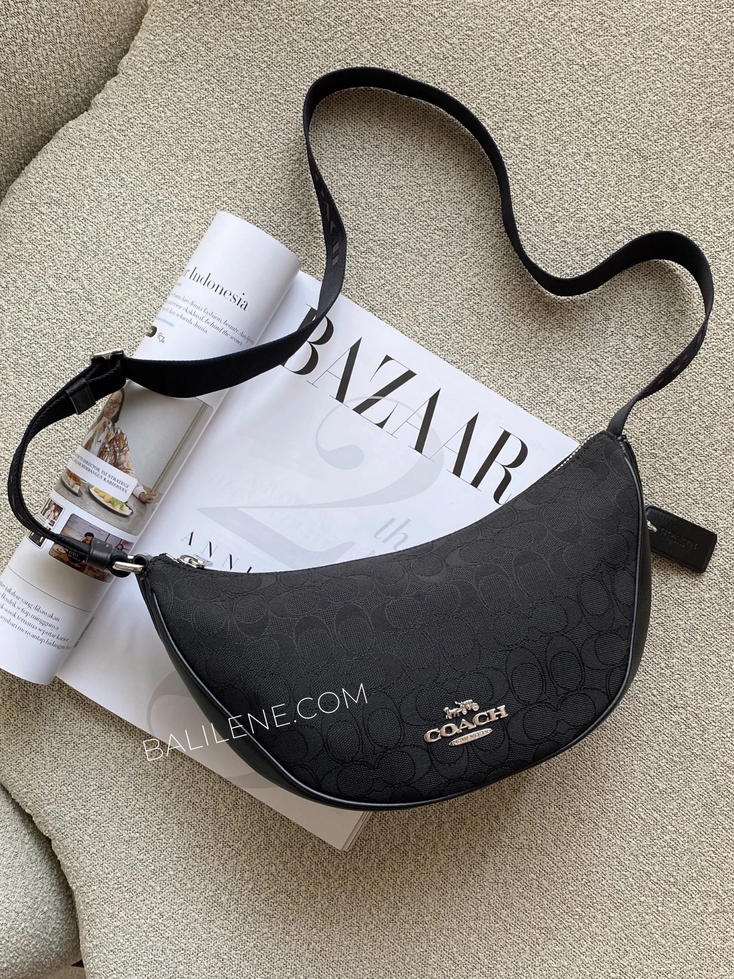 Coach-Pace-Shoulder-Bag-In-Signature-Jacquard-Black-balilene