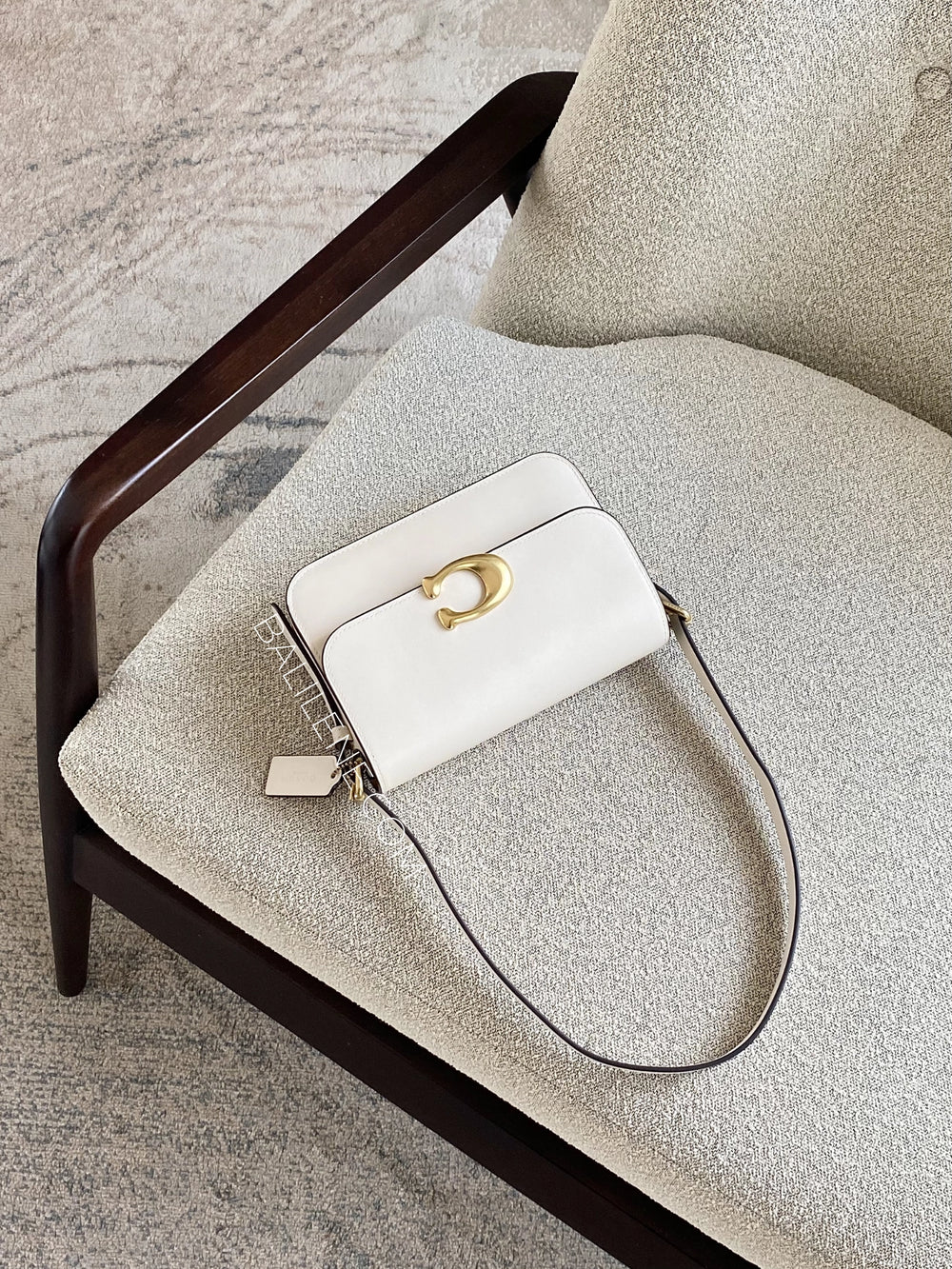 Coach-Sage-Shoulder-Bag-Chalk-balilene