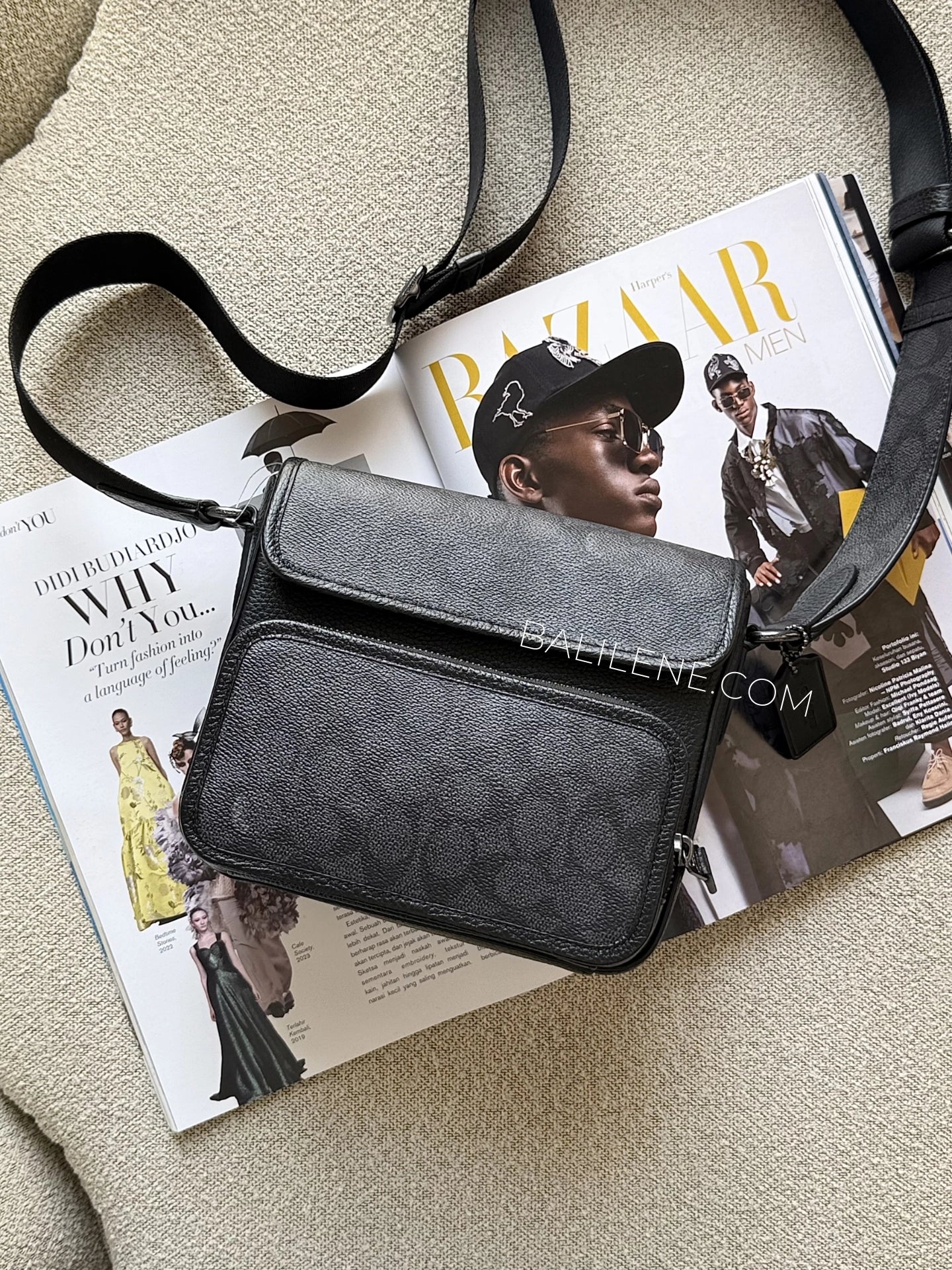 Coach-Sullivan-Flap-Crossbody-Bag-In-Signature-Canvas-Charcoal-Black-balilene
