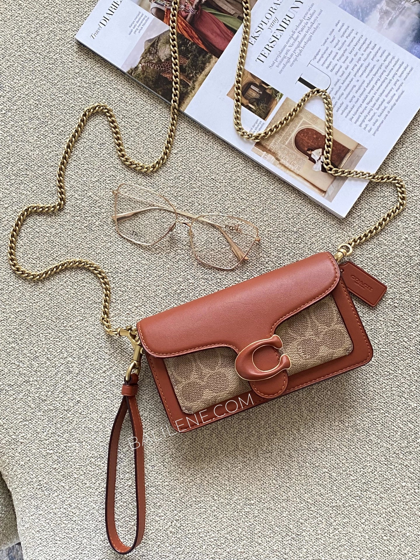 Coach-Tabby-Wristlet-In-Signature-Canvas-Tan-Rust-balilene