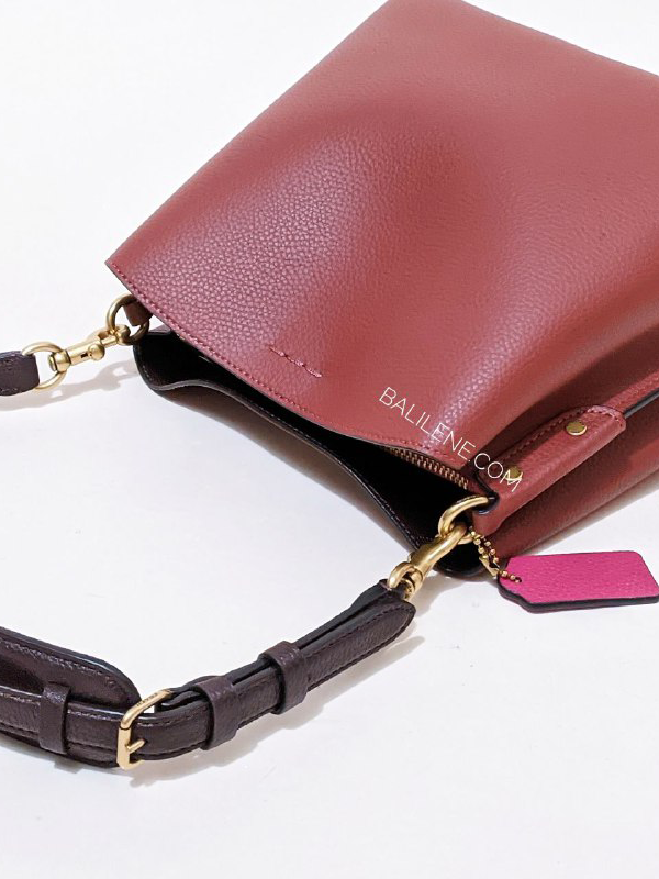 Coach-Willow-Bucket-Bag-In-Colorblock-Brass-Cherry-Balilene-detail-belakang