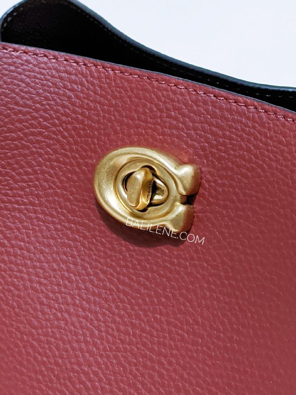 Coach-Willow-Bucket-Bag-In-Colorblock-Brass-Cherry-Balilene-detail-logo