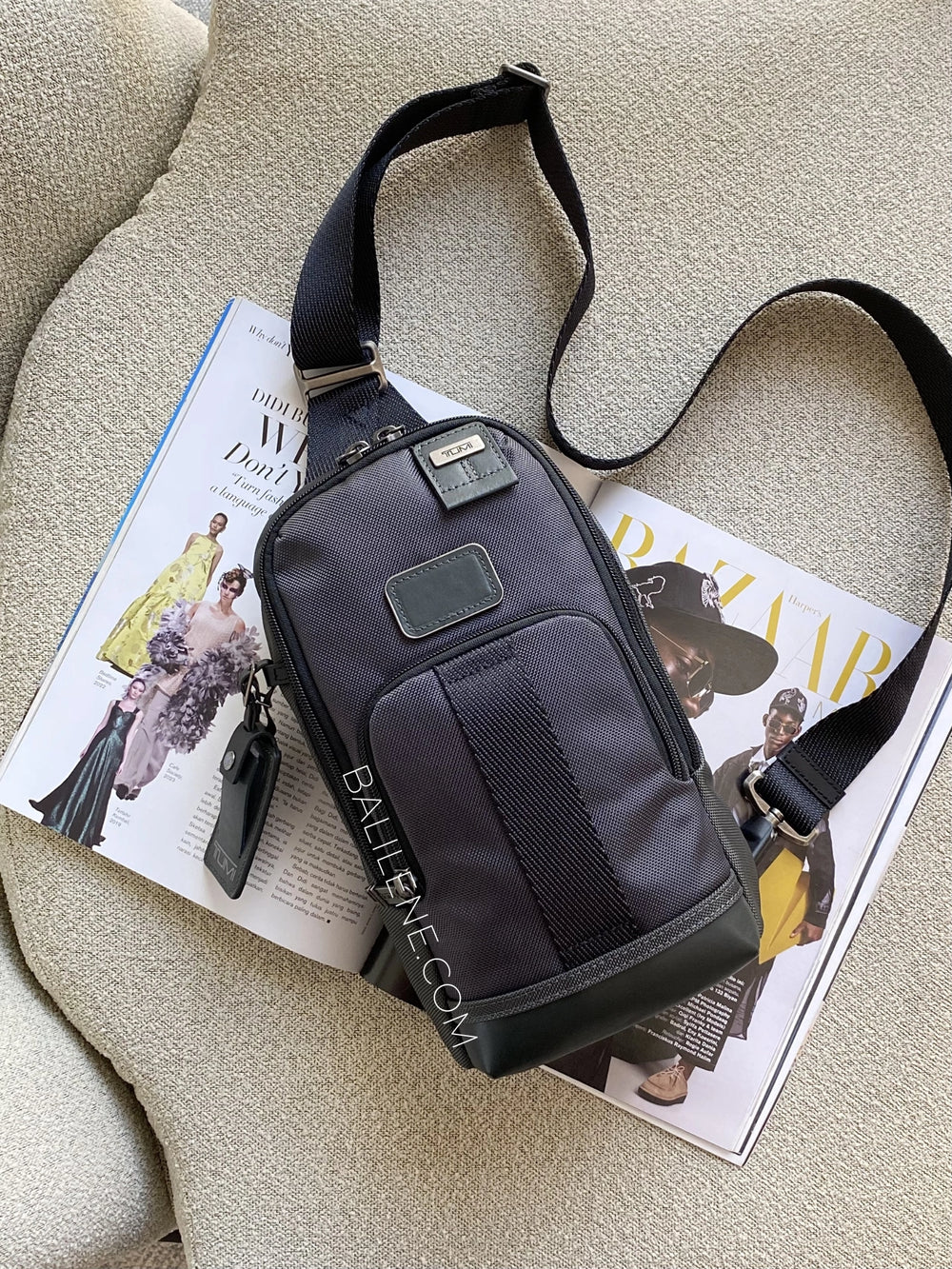Fife-Slim-Sling-Bag-Seal-Grey-TUMI-balilene
