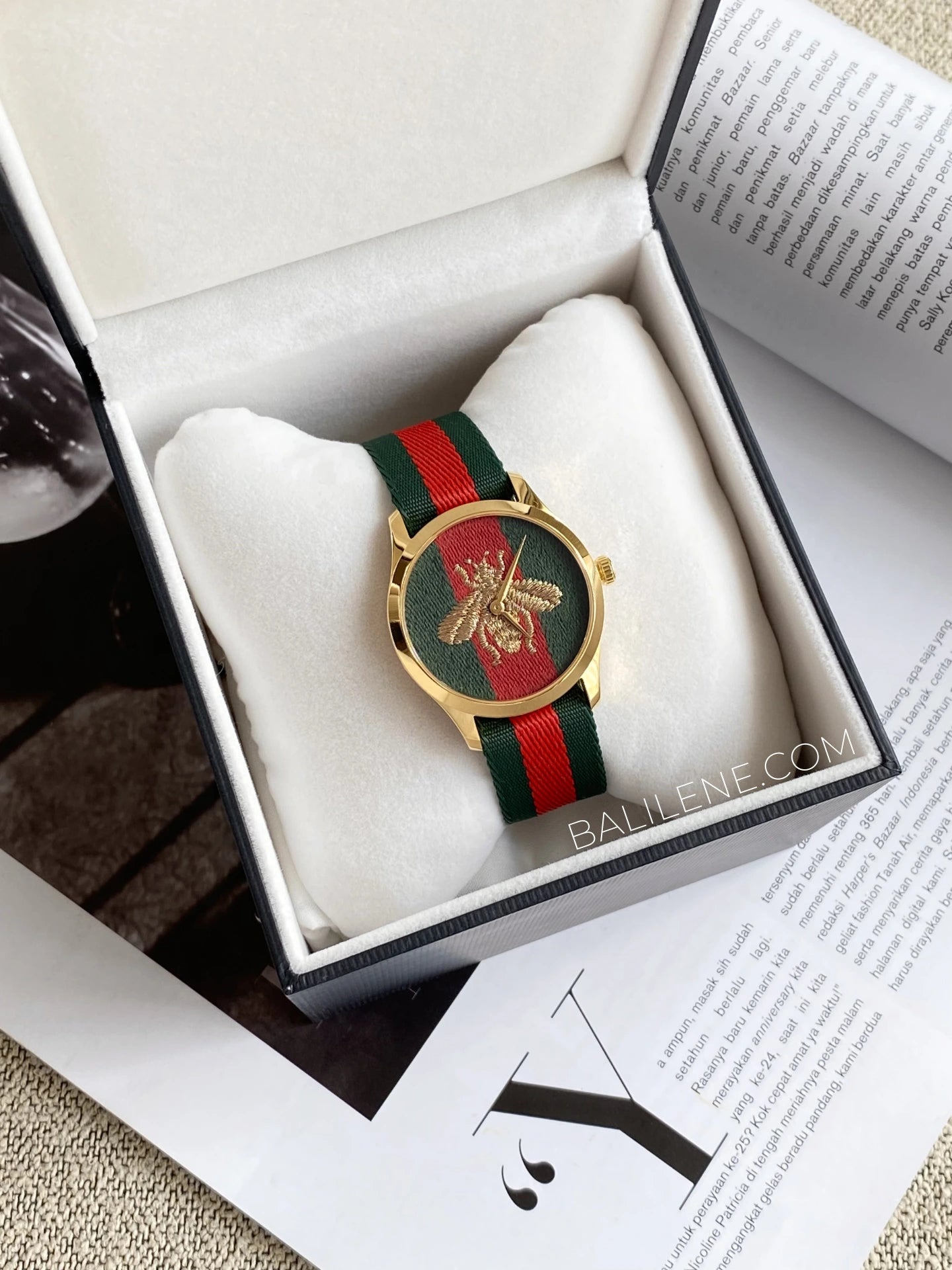 Gucci-G-Timeless-Bee-Red-Green-Dial-Two-Tone-Nylon-Strap-Watch-balilene