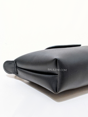 detail-samping-bawah-Longchamp-Le-Pliage-City-Top-Handle-Pouch-Black