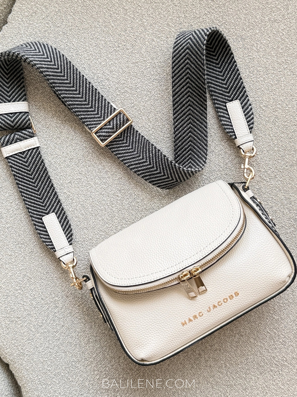 Marc-Jacobs-The-Groove-Mini-Messenger-Bag-Marshmallow-balilene