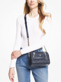 on-produk-Michael-Kors-Blaire-Extra-Small-Logo-Duffel-Crossbody-Bag-Admiral