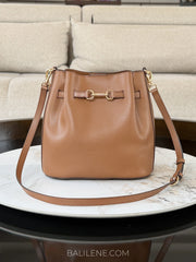 Michael-Kors-Carson-Medium-Pebbled-Leather-Convertible-Bucket-Crossbody-Bag-Luggage-balilene
