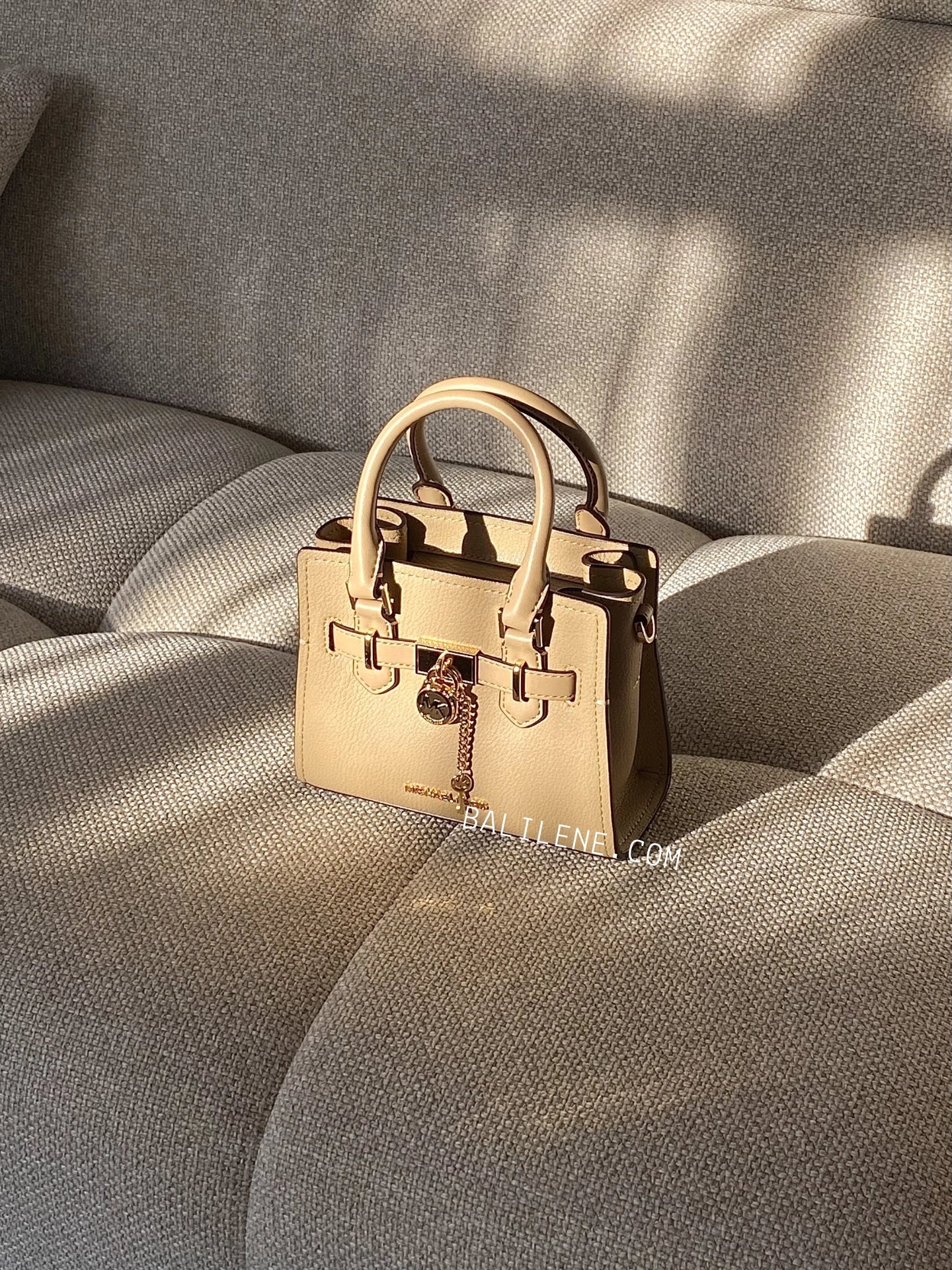 Michael-Kors-Hamilton-Extra-Small-Satchel-Leather-Crossbody-Bag-Camel-balilene