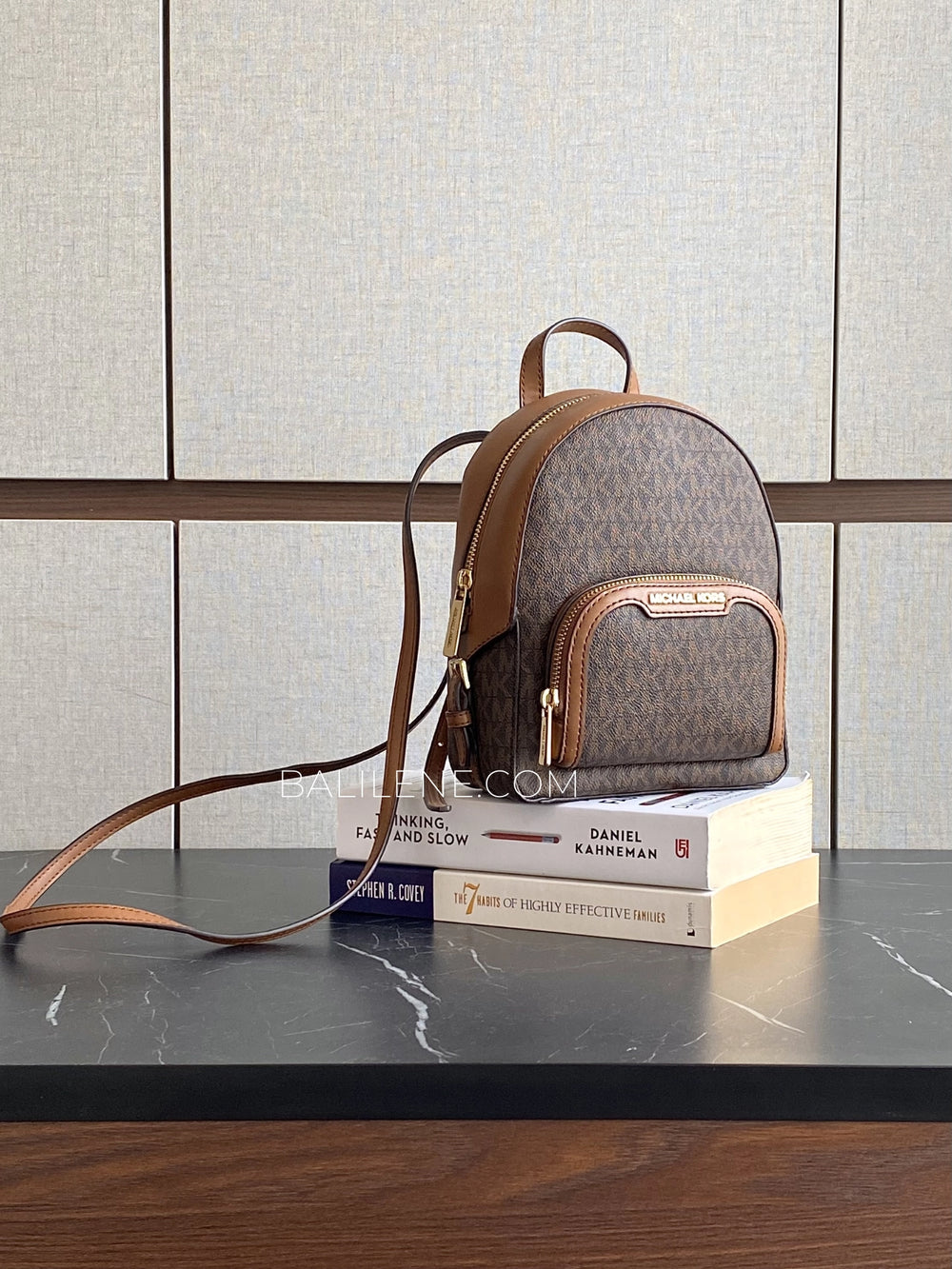 Michael-Kors-Jaycee-Extra-Small-Logo-Brown-balilene