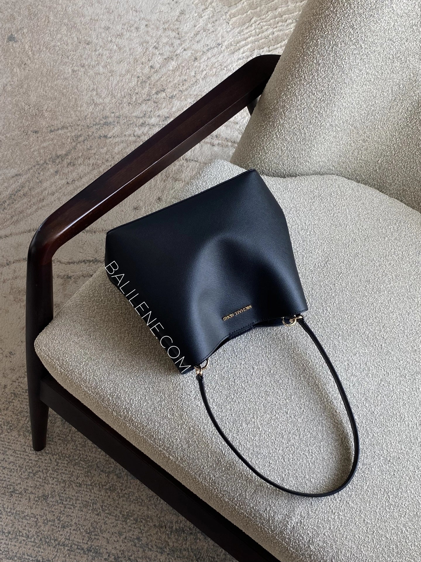 Michael-Kors-Pratt-Medium-Shoulder-Bag-Black-balilene