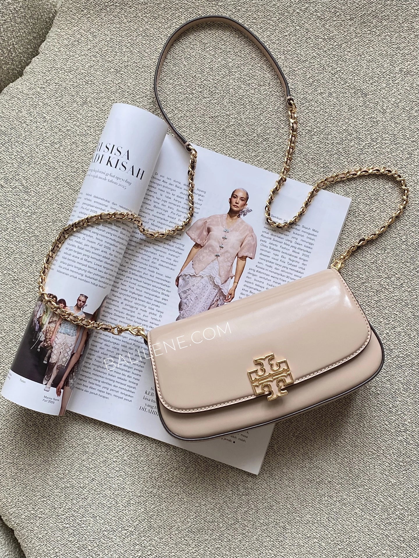 Tory-Burch-Britten-Patent-Convertible-Crossbody-Bag-Devon-Sand-balilene