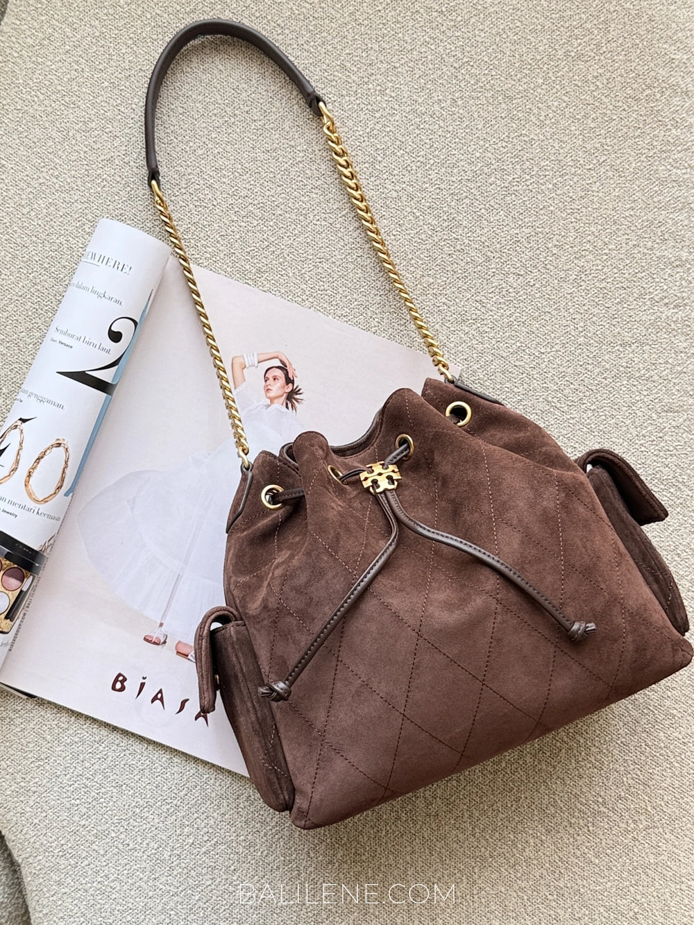 Tory-Burch-Charlie-Suede-Drawstring-Shoulder-Bag-Dark-Cocoa-balilene