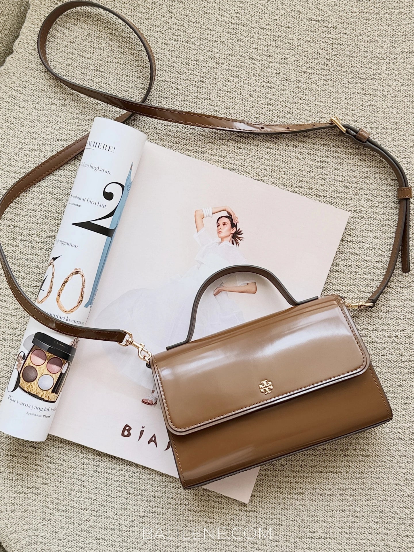 Tory-Burch-Emerson-Patent-Mini-Top-Handle-Bag-Rich-Walnut-balilene