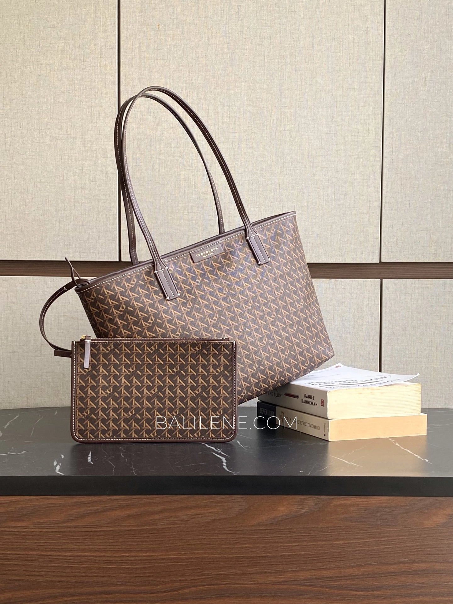 Tory-Burch-Ever-Ready-Small-Zip-Tote-Walnut-balilene
