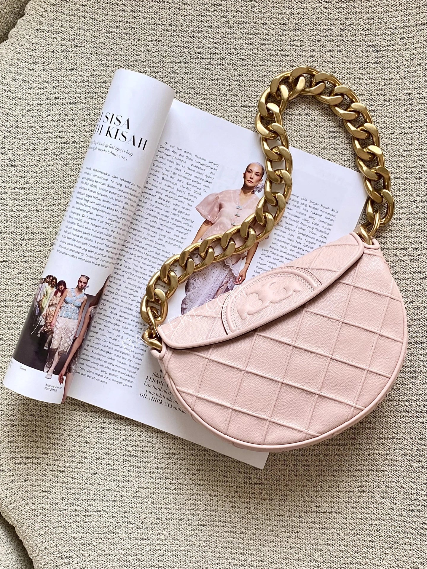 Tory-Burch-Fleming-Soft-Mini-Crescent-Bag-Blush-balilene