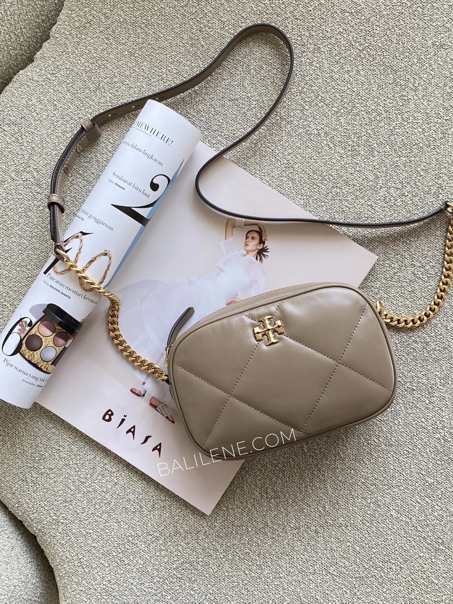 Tory-Burch-Kira-Diamond-Quilt-Camera-Bag-Taupe-Oak-balilene