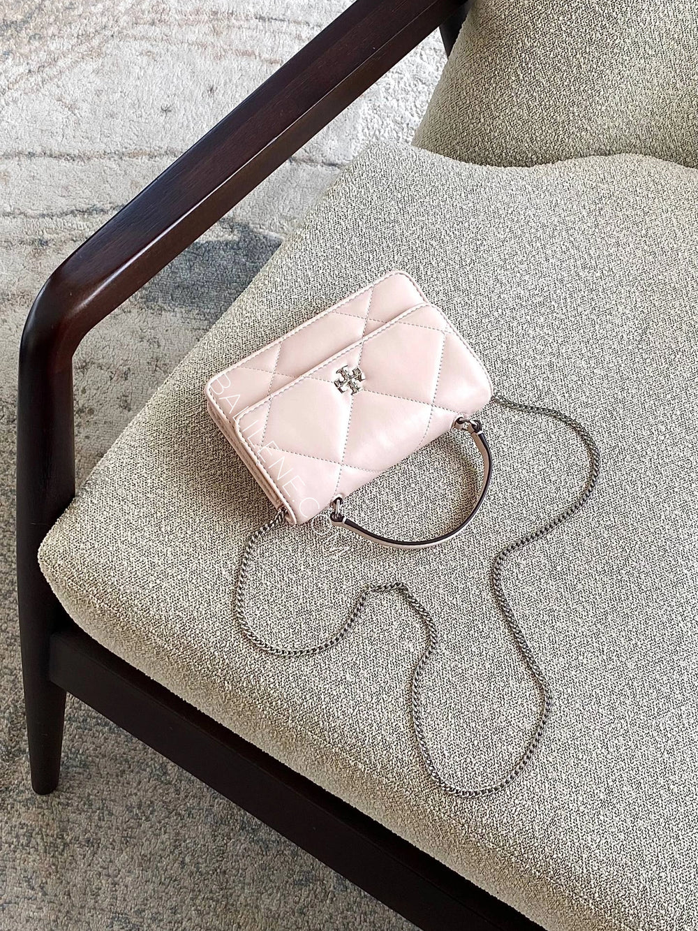 Tory-Burch-Kira-Diamond-Quilt-Mini-Top-Handle-Chain-Wallet-Soft-Pink-balilene