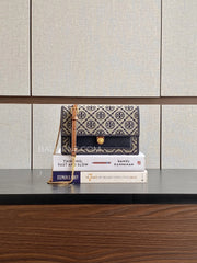 Tory-Burch-T-Monogram-Chain-Wallet-Tory-Navy-balilene