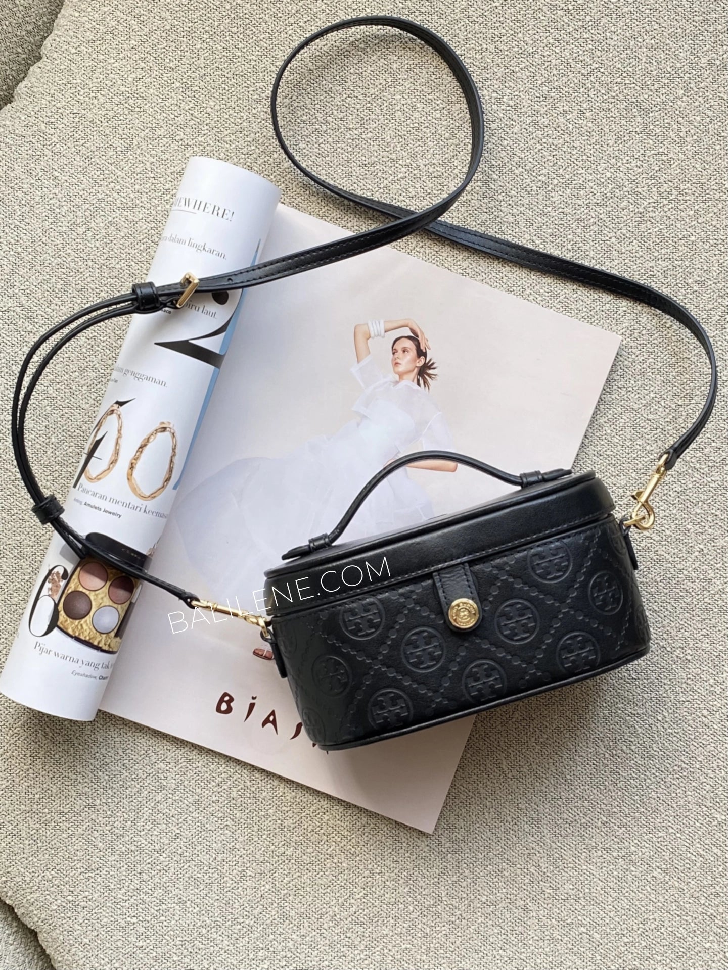 Tory-Burch-T-Monogram-Leather-Vanity-Case-Bag-Black-balilene