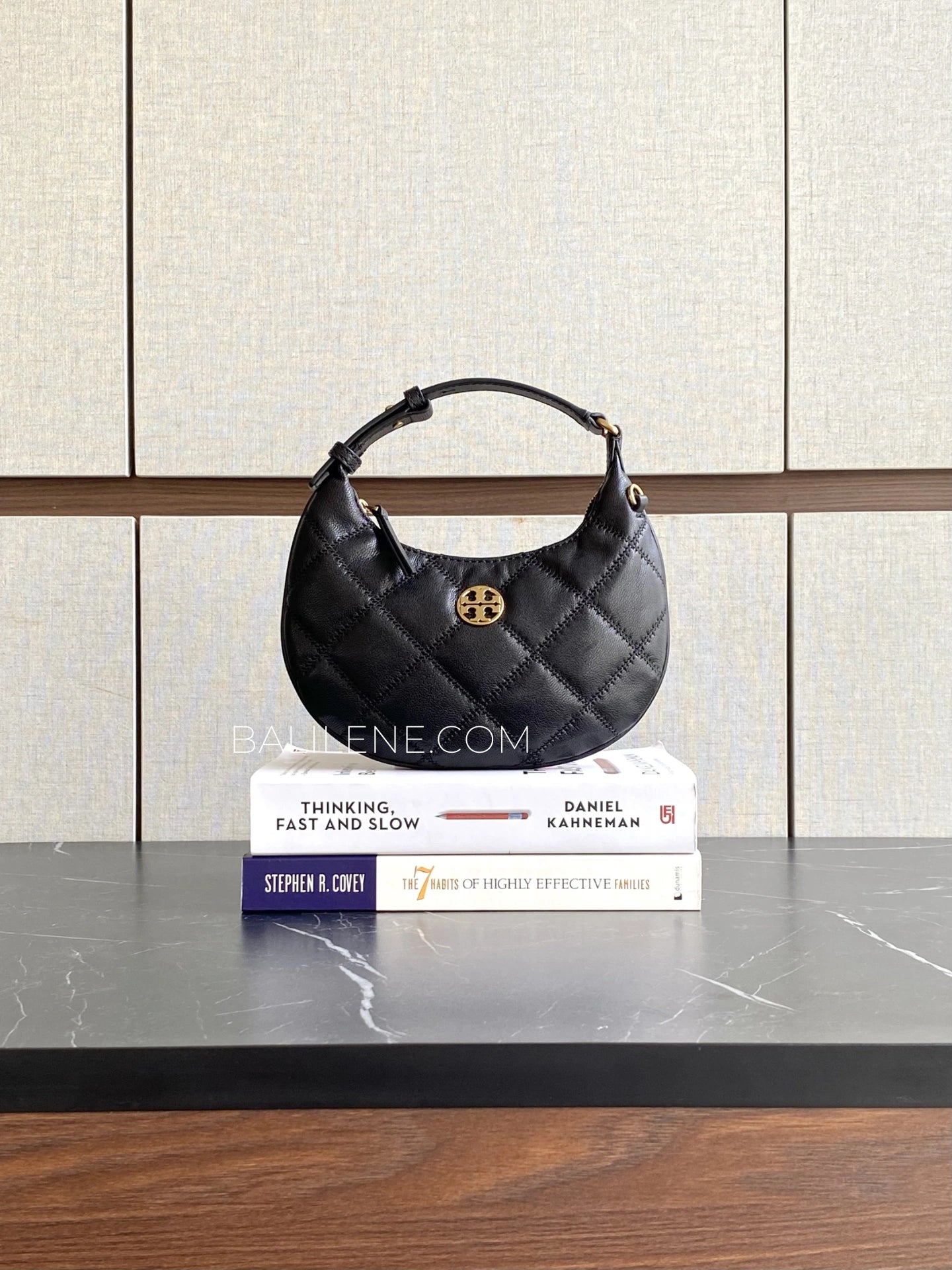 Tory-Burch-Willa-Mini-Crescent-Bag-Black-balilene