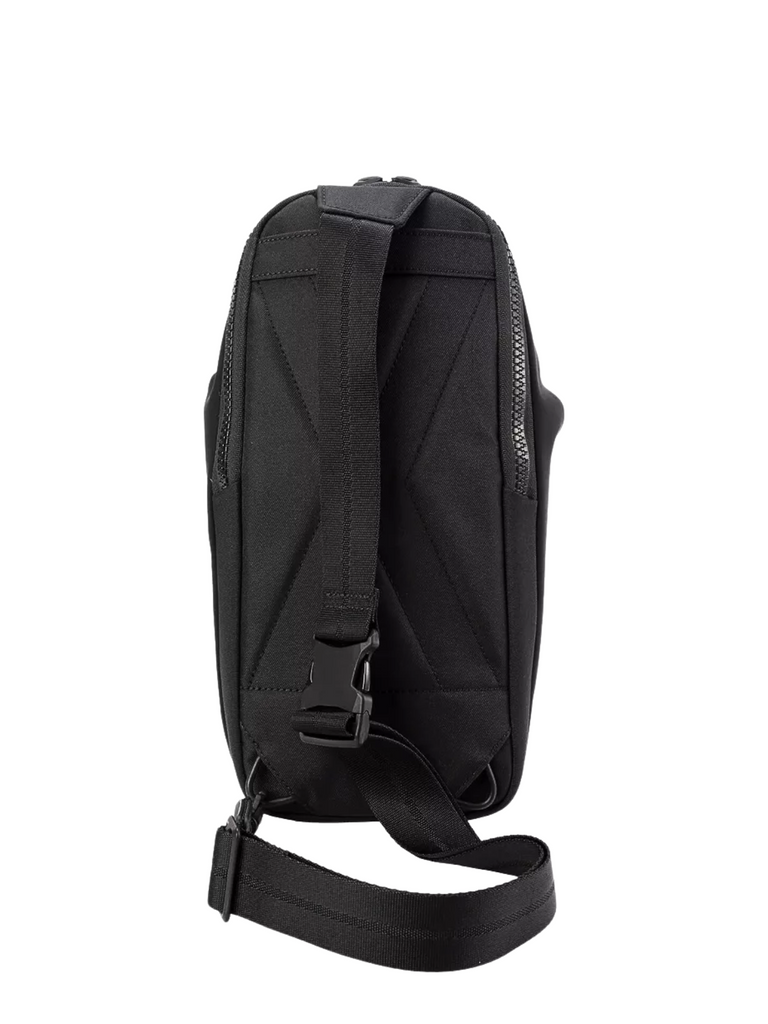 Tumi-Tahoe-Bozeman-Sling-Bag-Black