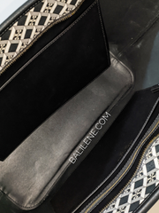 bagian-dalam-Tory -Burch -Geo- Logo- Top -Zip- Tote- Black -Logo- Allover