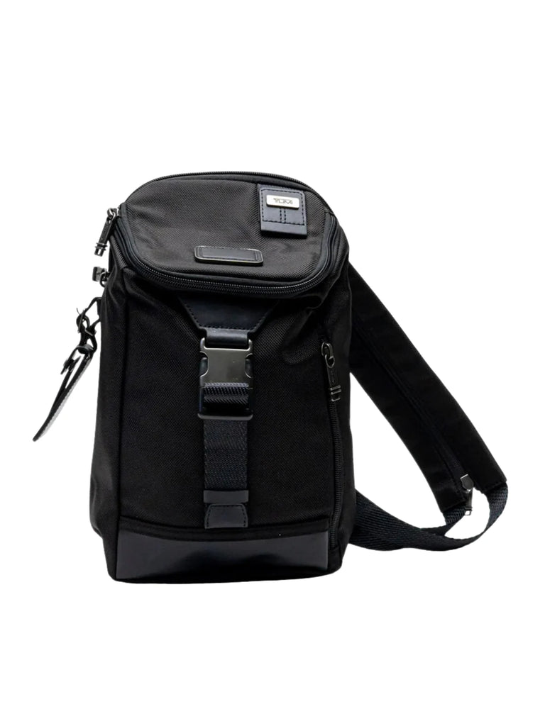 bagian-depan-Tumi-Woodland-Sling-Black