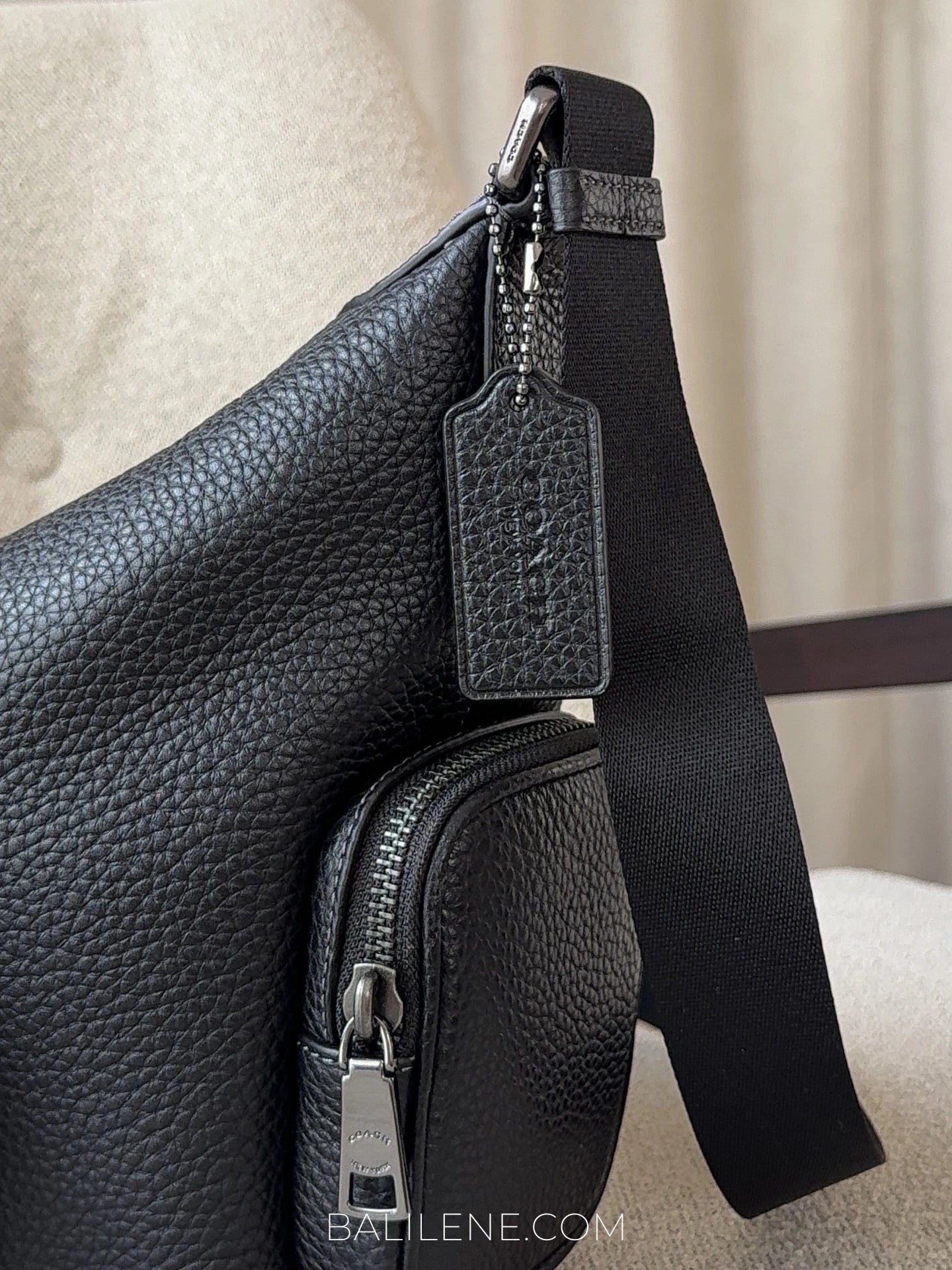 detail-Coach-Finn-Crossbody-Bag-With-Pockets-Black-balilene