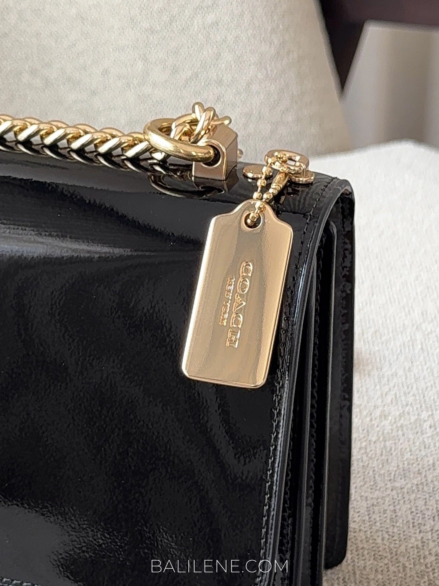 detail-Coach-Klare-Crossbody-Bag-In-Signature-Patent-Leather-Black-balilene