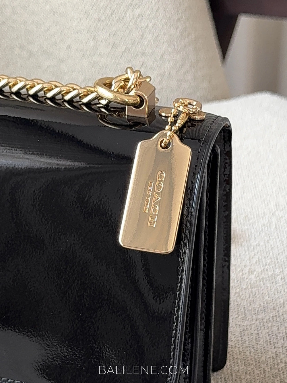 detail-Coach-Klare-Crossbody-Bag-In-Signature-Patent-Leather-Black-balilene
