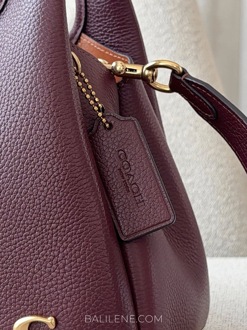 detail-Coach-Lana-Shoulder-Bag-23-Merlot-balilene