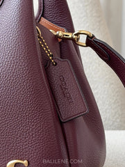 detail-Coach-Lana-Shoulder-Bag-23-Merlot-balilene